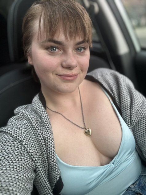 I do FaceTime Show & I sell Hot content add my snap:-anna042801