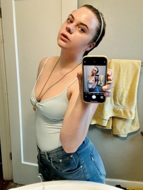 I do FaceTime Show & I sell Hot content add my snap:-anna042801
