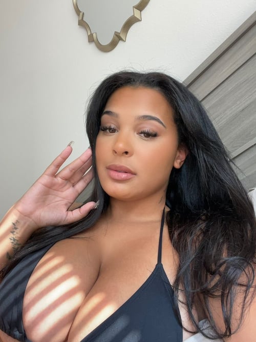I’m down for fun hookup and massage 100% legit HMU: Snap:thegirlisbeau24 text me