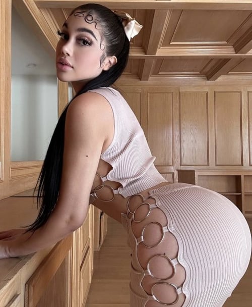 I’m always available for hookup 👅