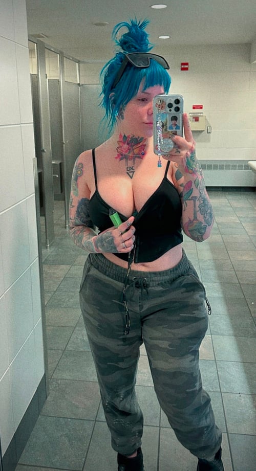 Hmu rn if you want me to ride your cock till you moan my name so loud 🥵 🥛