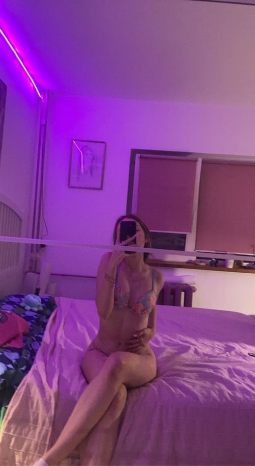 I’m a❤️professional 💯sexworker👅hit me up if you’re down to have fun💯🥰
