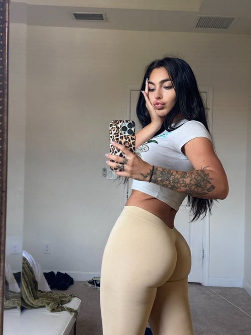 I I’m available for Incall outcall and massage services