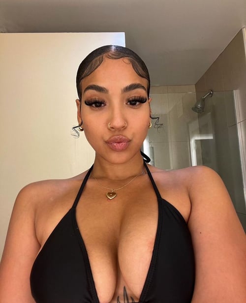 I’m an escort and down for fun🤩….I’ll fuck suck👅 and kiss👄 you at cheap rates ❤️😍