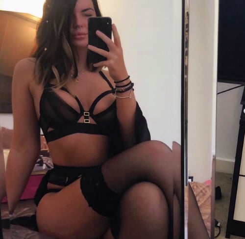 Hot Sexy Brunette 👱♀️wants Raw Sex👅💦😝🍑Hookup: hit me on snap @a_da1260