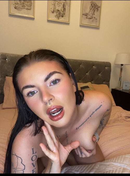 Hot Sexy Brunette 👱♀️wants Raw Sex👅💦😝🍑Hookup: hit me on snap @a_da1260 or insta @tijani6122