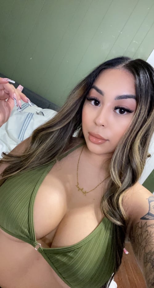 Use me to please that cock🍆 of yours and watch me snatch your soul ☺️