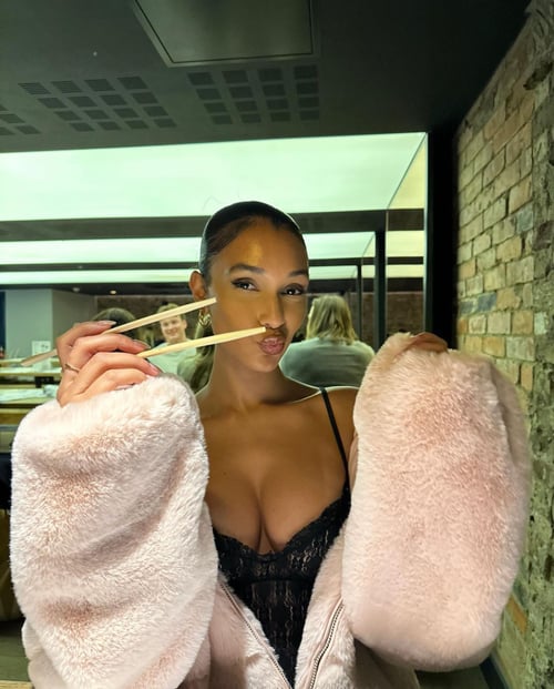 HORNY AND WET💦🤤CLEAN T!TS AND PUS$Y👅