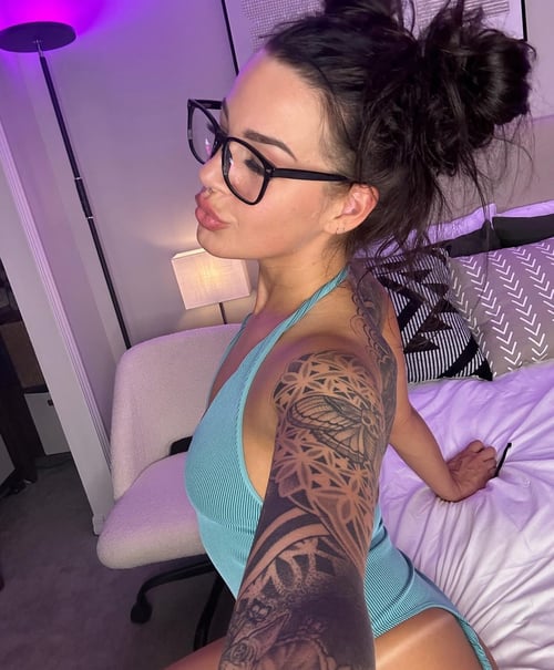 HOOKUP SEX AND GIVE BODY MASSAGE AND SELL ALL TYPES OF DRUGS😜😜💜🍆🍆🍆