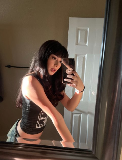 Available for both Incall or outcall car date or FaceTime live show