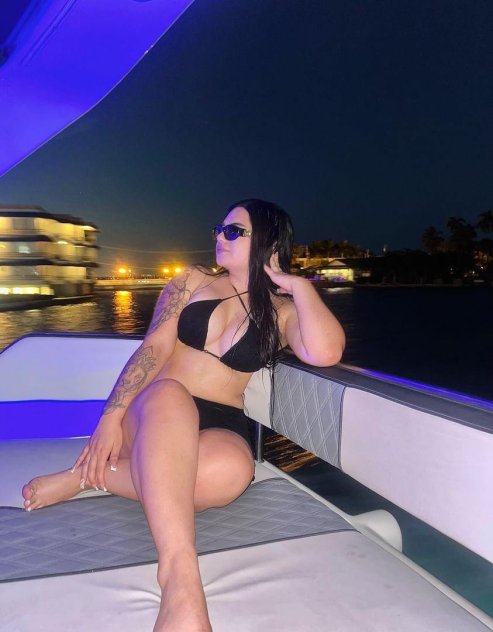 Nueva y Caliente (407) 684-5727 Trios con Amiga