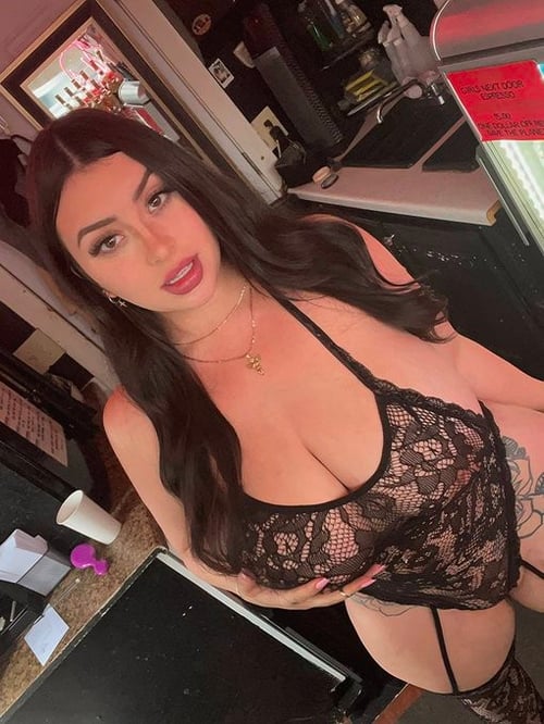 I’m a❤️professional 💯sexworker👅hit me up if you’re down to have fun💯🥰