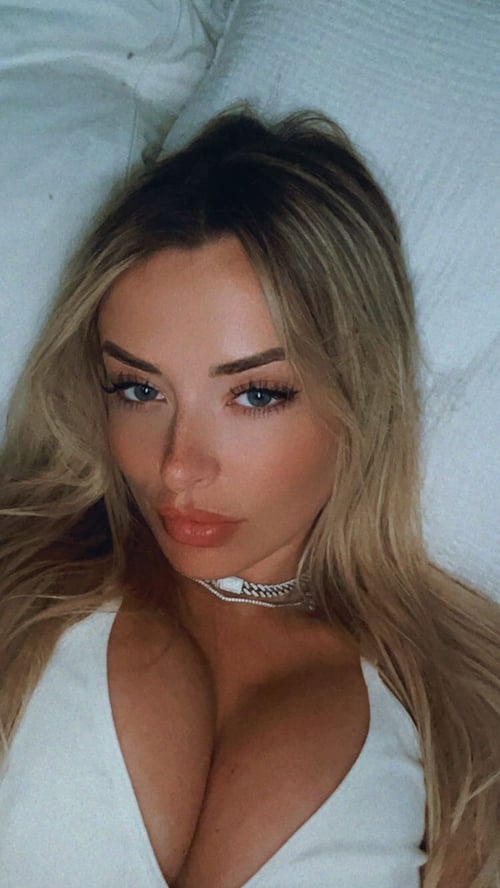 I'm available 24/7 incall/outcall and car sex 🍑💦