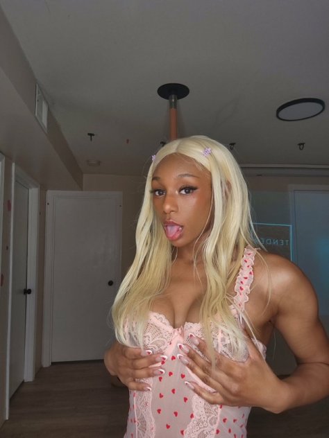 I SELL MY HOT VIDEOS AND FACETIME FUN AT LOW RATE 🥰