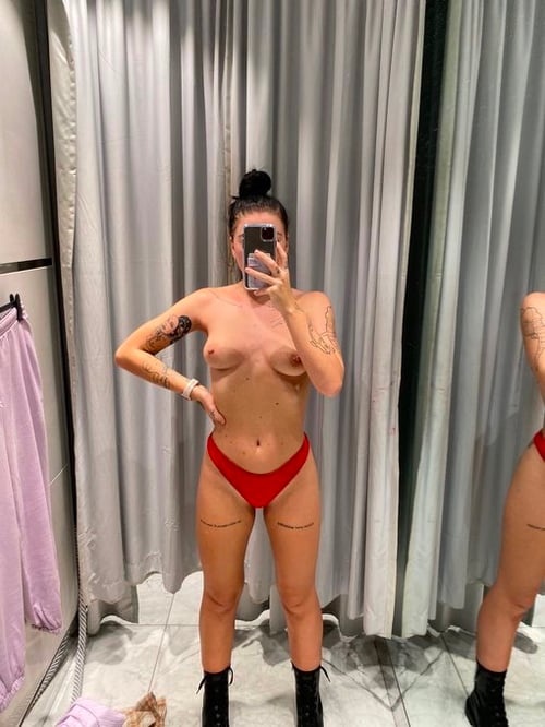Hot Sexy Brunette 👱♀️wants Raw Sex👅💦😝🍑Hookup: hit me on snap @a_da1260 or insta @tijani6122