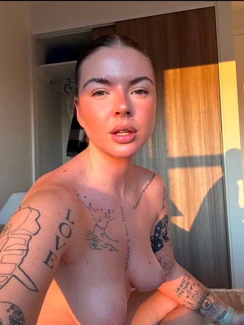 Hot Sexy Brunette 👱♀️wants Raw Sex👅💦😝🍑Hookup: hit me on snap @a_da1260 or insta @tijani6122