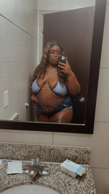 super phat axx 🧁 an deep throat 👅