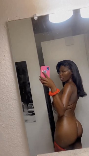 your favorite slut toy 👱🏾‍♀️