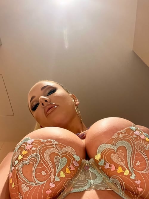 ©️🇺🇸🪭Seeking pleasure and an exciting experience 🥰🍆 🍑❓Look no further +1 (380) 245 8764