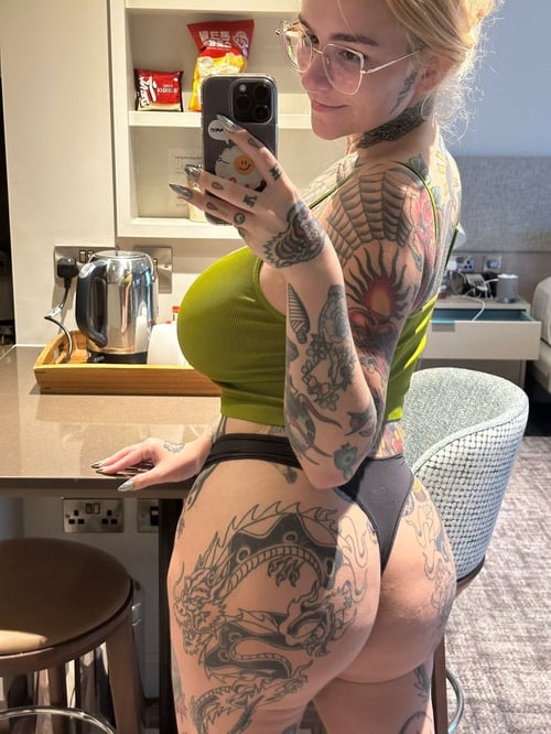 I’m available for all services 😘