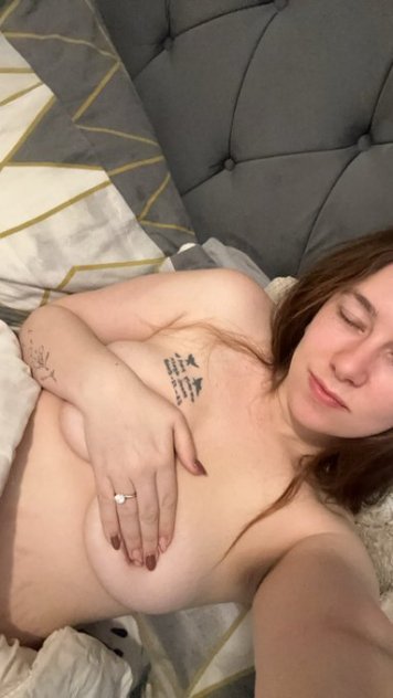 Sexy body with clean pussy❤️