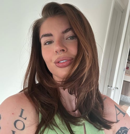 HORNY AND WET💦🤤CLEAN T!TS AND PUS$Y👅😻