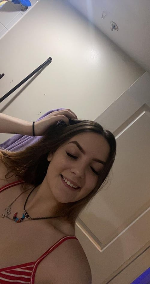 Available for hook up and fun 👅💦🍆🍑