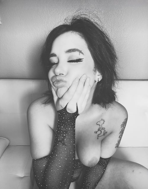 Am jessy let’s party and get naughty 🍆🍑