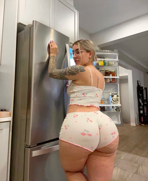 Round booty🍑🍑 Super wet and tight🍭 🍫🍓 Classy Freak! NO RUSH. 💋 head game amazing