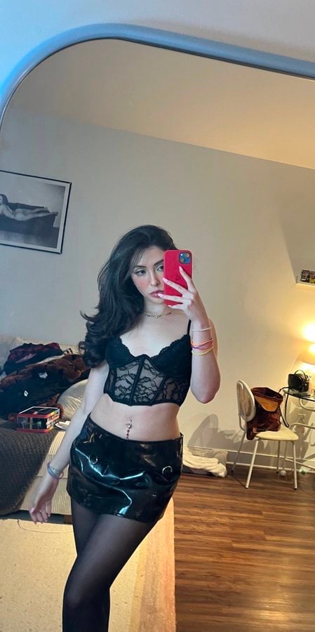 My pussy is wet and juicy 🍆😍💦ready for fun