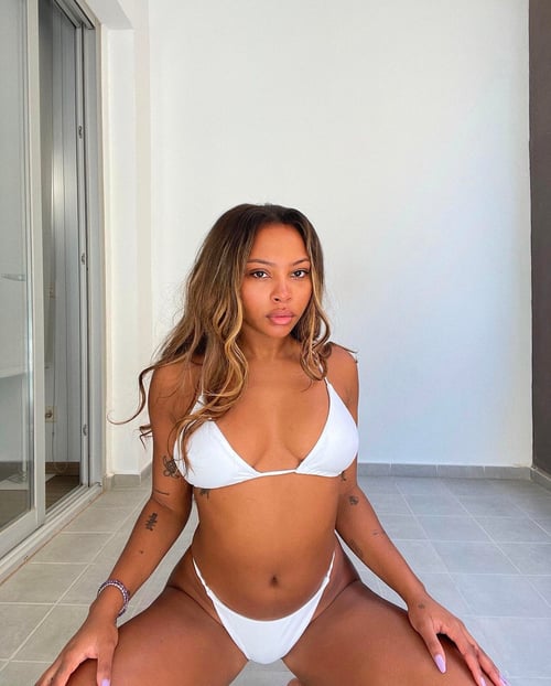 I’m available😍🥵