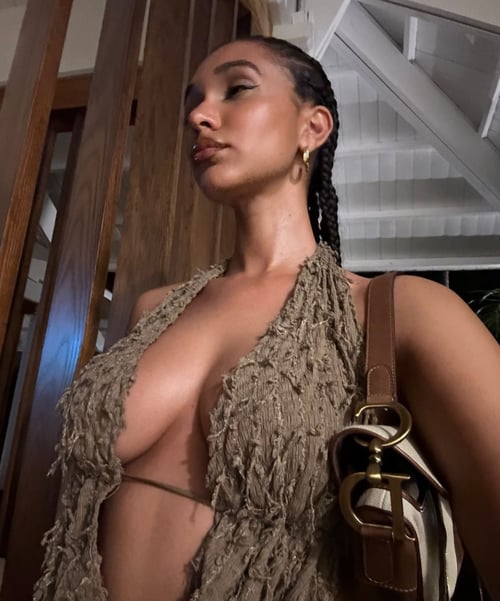 I am always in a cheerful mood and always creamy don’t hesitate to text me🥰🥰