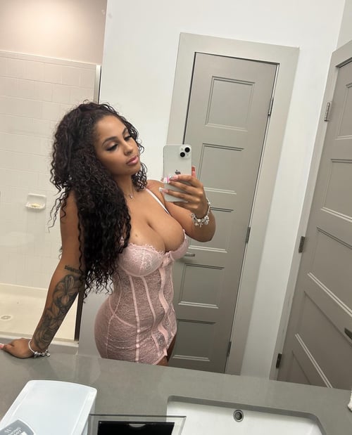 🍑IM A REAL SEXY BADDIE and HOTTEST CHICK IN TOWN 🍑