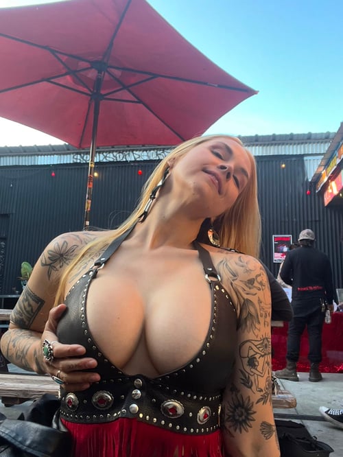 Hi dear I’m a sexy and naughty lady . Text me on my number 2023509176