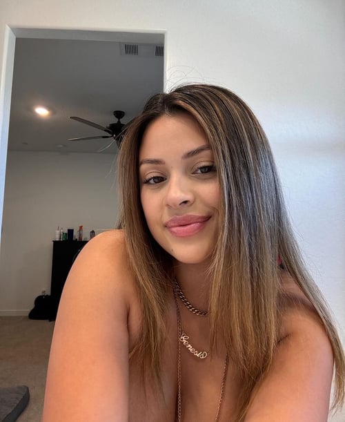 Am available for hookup and massage Incall or outcall 🍑🍆