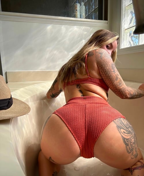 HOOK UP AVAILABLE 💕💘💐🥰