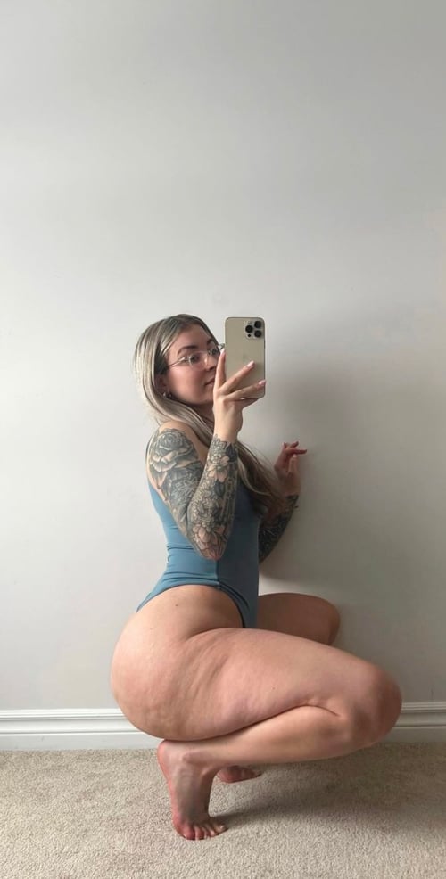 Round booty🍑🍑 Super wet and tight🍭 🍫🍓 Classy Freak! NO RUSH. 💋 head game amazing