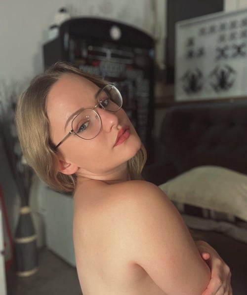 A CLEAN WHITE SUBMISSIVE GIRL TO SATISFY YOUR FANTASIES & WANT YOU SO DEEP INSIDE OF ME