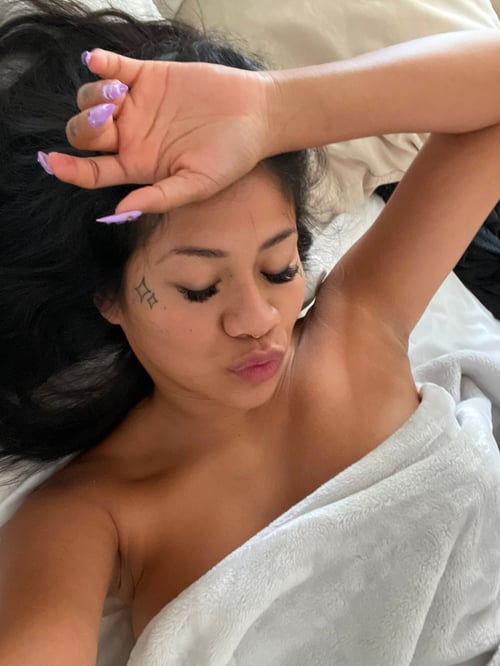 AVAILABLE FOR BODY MASSAGE SESSION WITH HAPPY ENDING😉😘