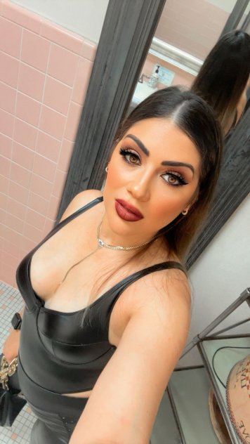 I am a pretty, naughty, friendly latina 💋