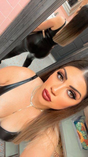 I am a pretty, naughty, friendly latina 💋