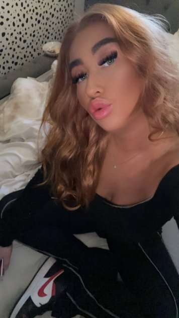Available for FaceTime show 💯 sell hot pics and naughty videos ❤both
