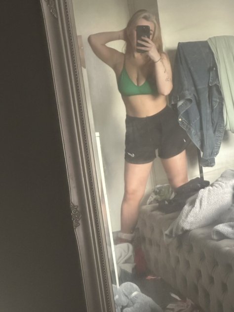 Available for FaceTime show 💯 sell hot pics and naughty videos ❤both