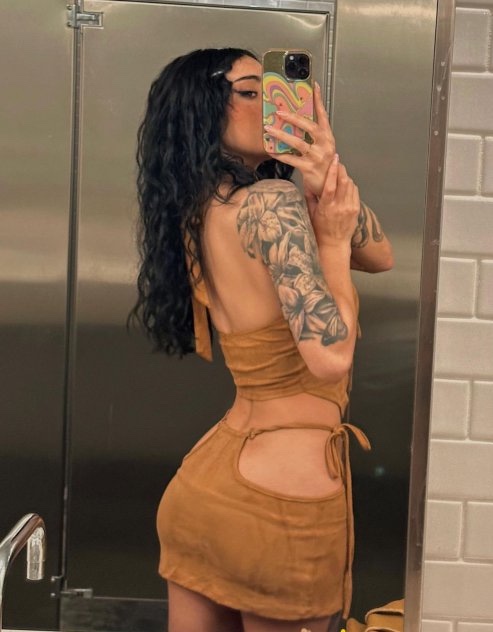 Hottie with a body 🔥🔥🔥💦💦💦💦