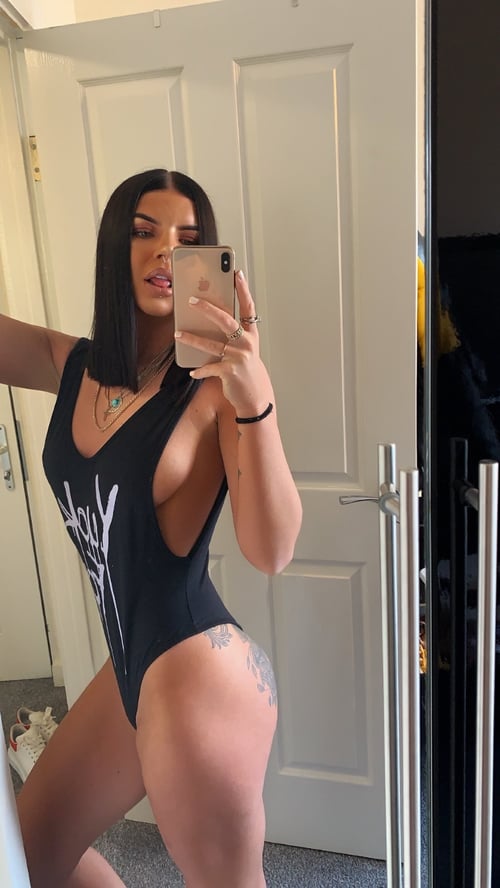 Hot Sexy Brunette 👱♀️wants Raw Sex👅💦😝🍑Hookup: hit me on snap @a_da1260 or insta @tijani6122