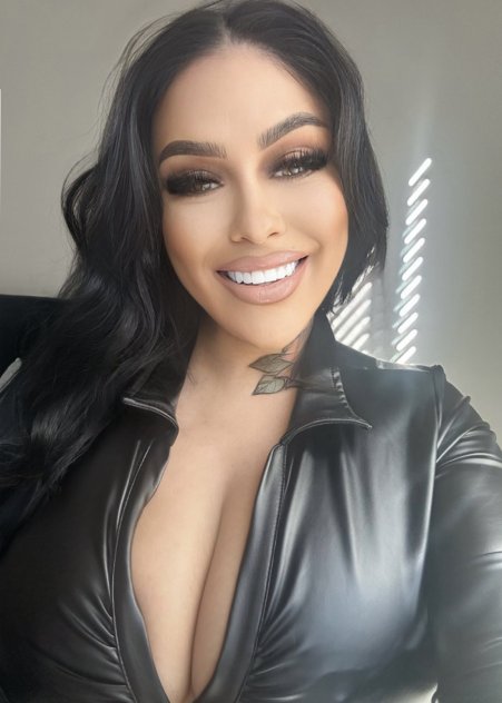 Green Eyed Sexy Bombshell!