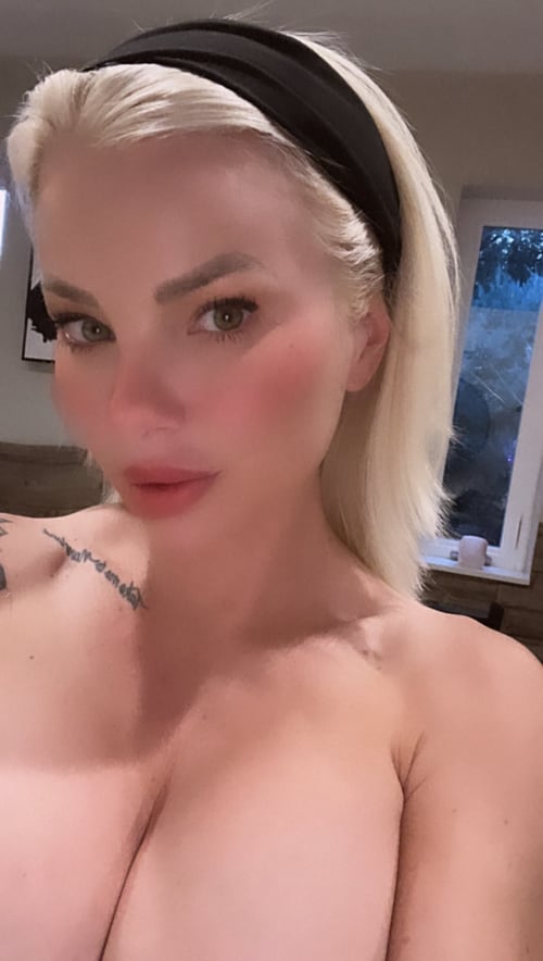AM AVAILABLE FOR HOOK UP AND DISCREET SEX FUN +1 440-863-3965