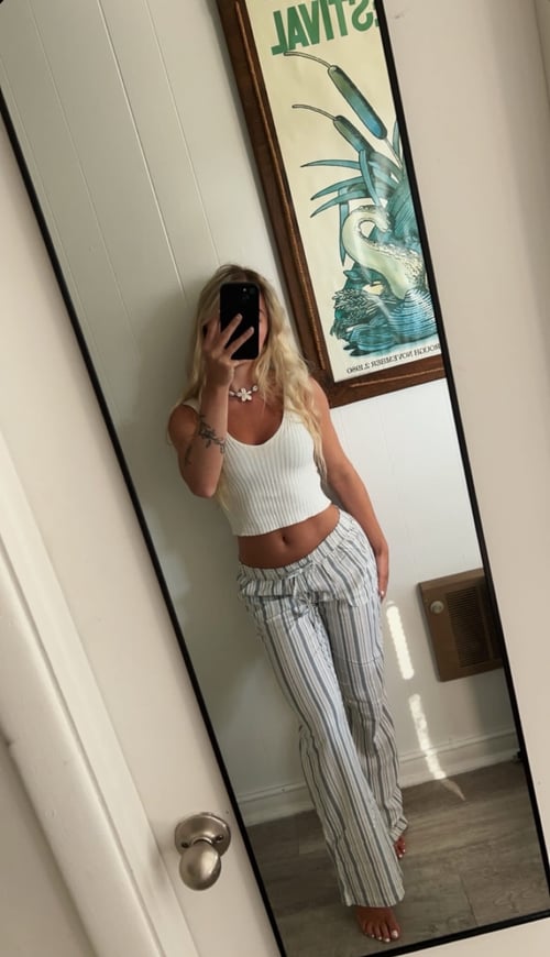 AVAILABLE FOR INCALL AND OUTCALL SWEETIE 😍