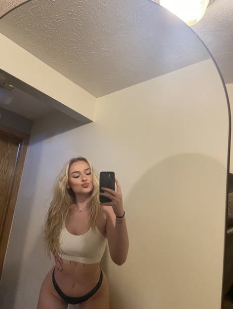 I am Kalie ,really sweet and polite😊💋HMU on Hotline: (213) 649-9447 Snapchat: babysophiexo26