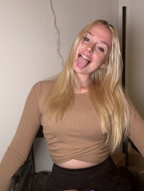I am Kalie ,really sweet and polite😊💋HMU on Hotline: (213) 649-9447 Snapchat: babysophiexo26